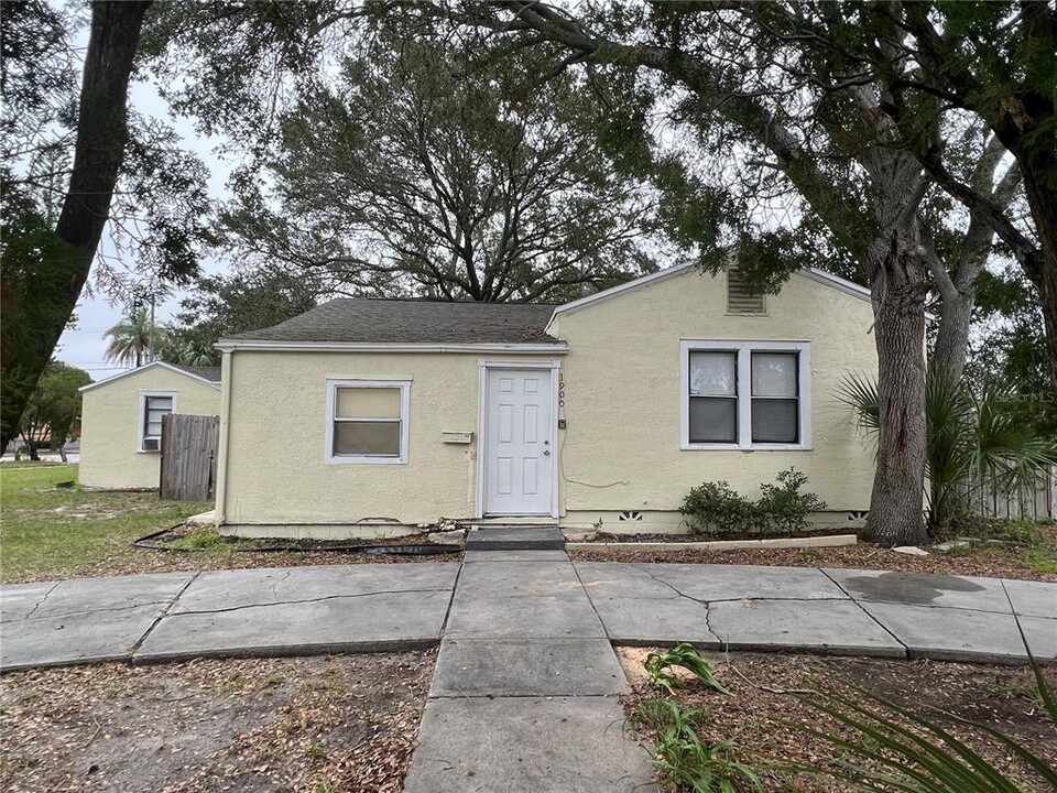 1900 19th St S in St. Petersburg, FL - Building Photo