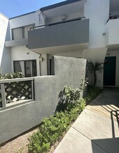 2491 Chandler Ave, Unit 229 in Simi Valley, CA - Foto de edificio - Building Photo