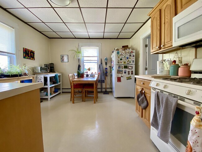 12 Craigie St, Unit 4 in Somerville, MA - Building Photo - Building Photo