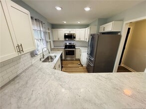 300 Wedge Ct in Hope Mills, NC - Building Photo - Building Photo