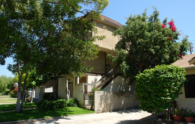 512 Myrtle St in Glendale, CA - Building Photo - Building Photo