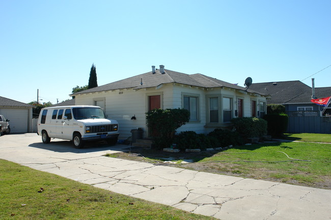 713 Iverson St in Salinas, CA - Foto de edificio - Building Photo