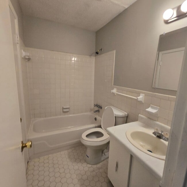 1994 Goldbrier Ln in Memphis, TN - Building Photo - Building Photo