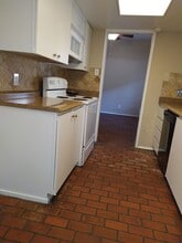 7618 Village Trail Dr in Dallas, TX - Foto de edificio - Building Photo