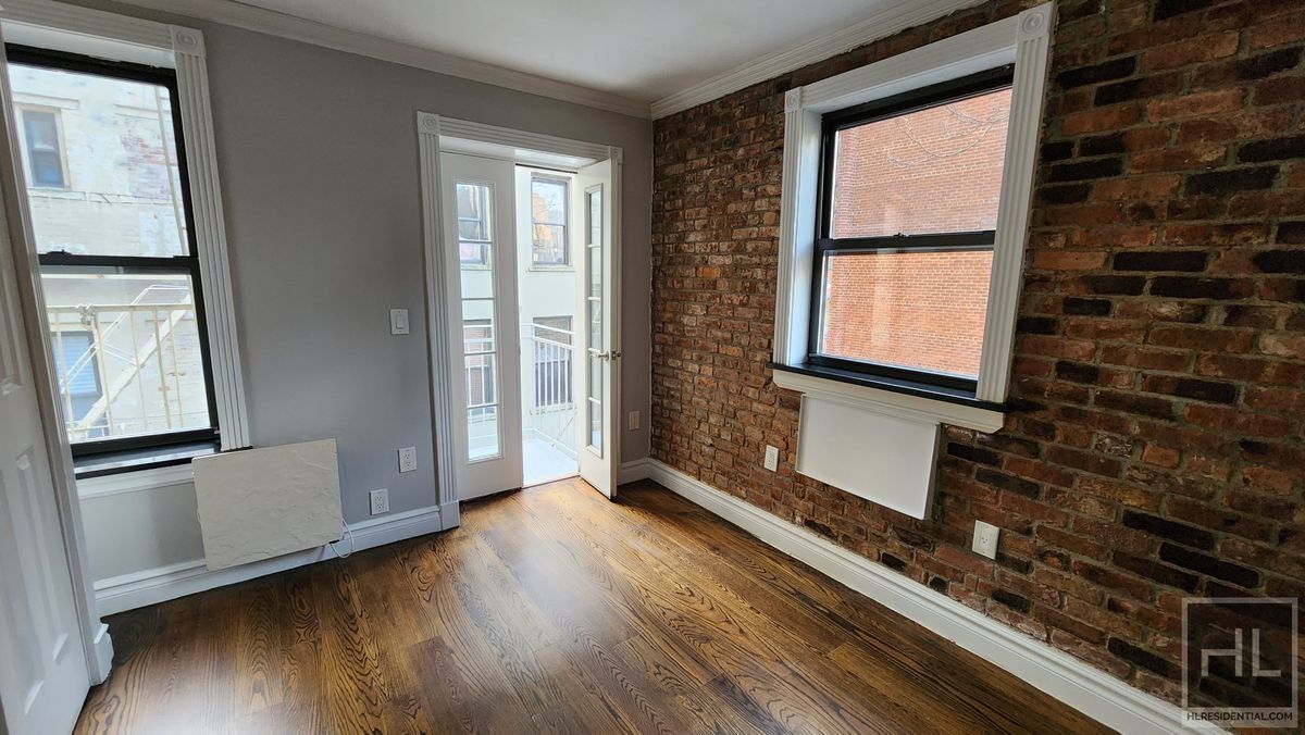STUNNING MIDTOWN WEST 3 BEDROOM - WON'T LA in New York, NY - Building Photo
