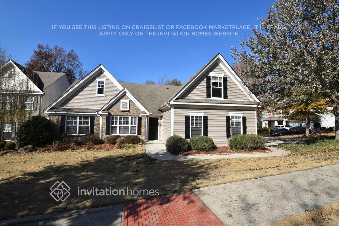 6760 Island Pointe Dr in Buford, GA - Building Photo
