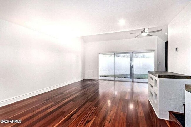 1530 S River Dr in Tempe, AZ - Building Photo - Building Photo