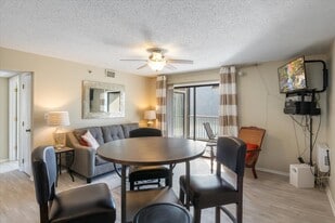 611 Lazy Days Rd in Osage Beach, MO - Building Photo