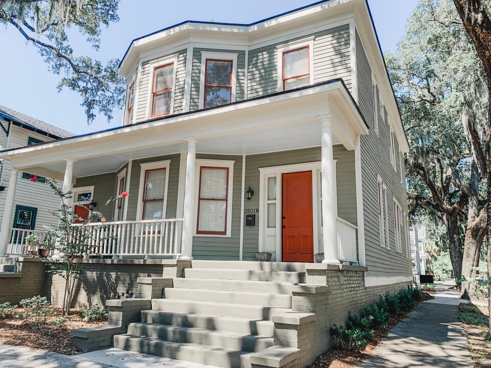 2501 Barnard St in Savannah, GA - Building Photo