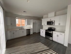 3030 N Martin St in Visalia, CA - Building Photo - Building Photo