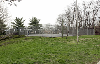 Eagle Ridge Apartments in Edwardsville, PA - Building Photo - Building Photo