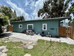545 1/2 Highland St N in St. Petersburg, FL - Building Photo - Building Photo