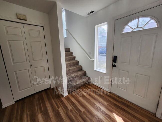 705 Pearl Dr in Anchorage, AK - Building Photo - Building Photo