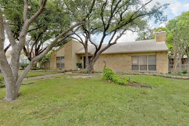 10695 Pagewood Dr in Dallas, TX - Building Photo - Building Photo