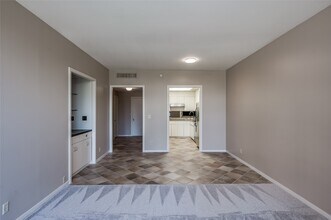 5100 San Felipe St in Houston, TX - Building Photo - Building Photo