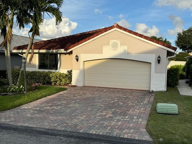 6100 Manchester Ln in Davie, FL - Building Photo - Building Photo