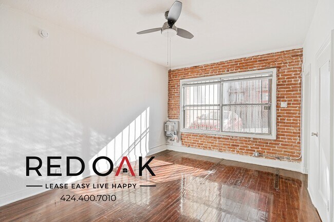 245 N Kenmore Ave in Los Angeles, CA - Building Photo - Building Photo