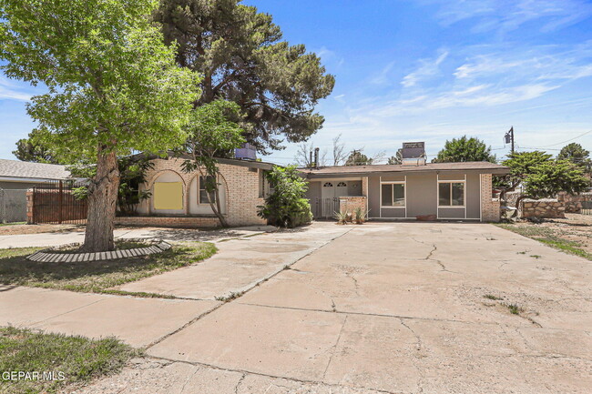 property at 4212 Roxbury Dr