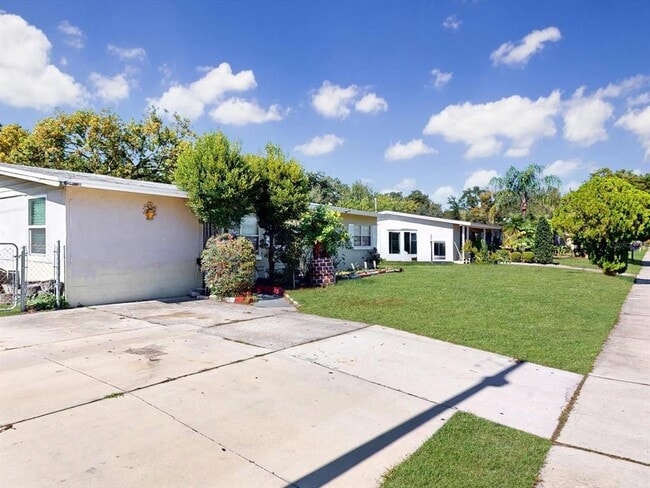 2502 N Beaumont Ave in Kissimmee, FL - Building Photo - Building Photo