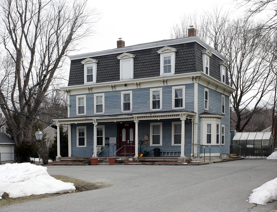 693 Concord St in Framingham, MA - Foto de edificio