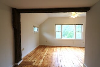 2 Oak St in Westport, CT - Foto de edificio - Building Photo