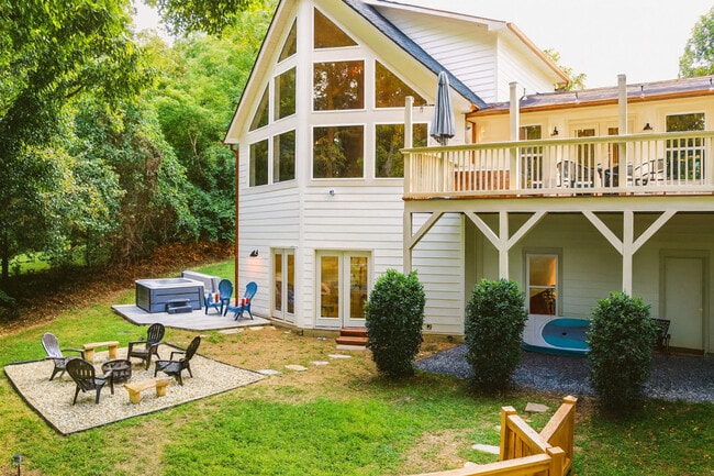 555 Laurel Cove Rd in Statesville, NC - Foto de edificio - Building Photo