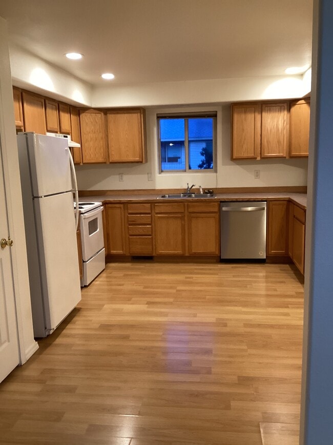 10 Oak Ave, Unit 4