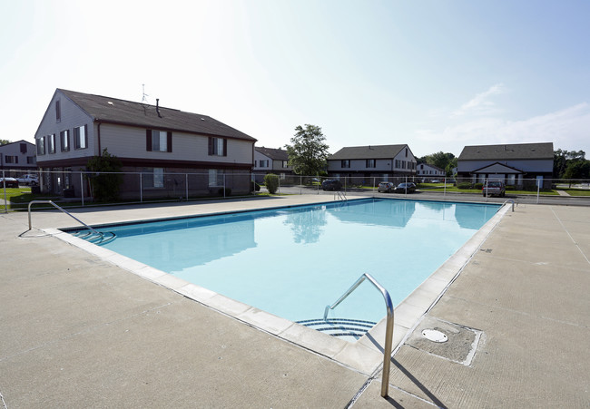 Farmbrooke Manor in Clinton Township, MI - Foto de edificio - Building Photo