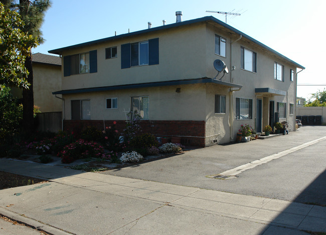 1630 Queen Charlotte Dr in Sunnyvale, CA - Foto de edificio - Building Photo