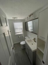 72 Sohier Rd, Unit 2 in Beverly, MA - Foto de edificio - Building Photo