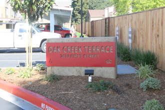 Oak Creek Terrace in Napa, CA - Foto de edificio - Building Photo