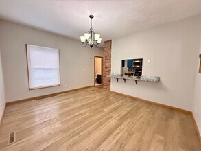 1102 N Madison St in Bloomington, IL - Building Photo - Building Photo