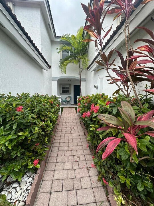 11480 NW 48th Terrace in Doral, FL - Building Photo