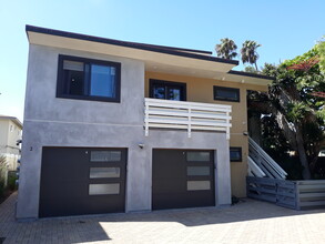 2011 S Tremont St, Unit 3 in Oceanside, CA - Foto de edificio - Building Photo