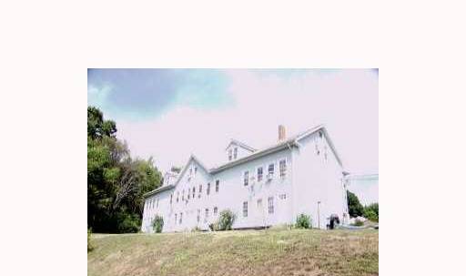 715 Riverside Dr in North Grosvenordale, CT - Building Photo