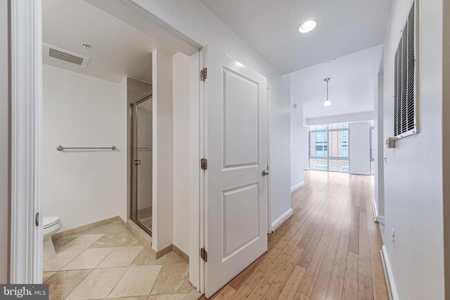 11990 Market St in Reston, VA - Foto de edificio - Building Photo