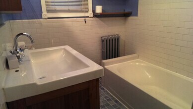 927 Cross St in Philadelphia, PA - Building Photo - Building Photo