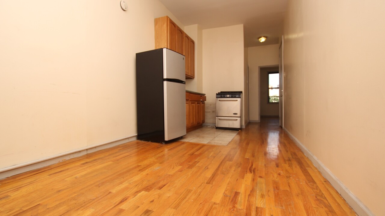 365 Central Ave in Brooklyn, NY - Building Photo