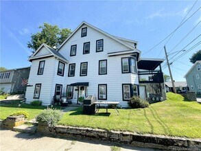91 Willow St in Milford, CT - Building Photo - Building Photo