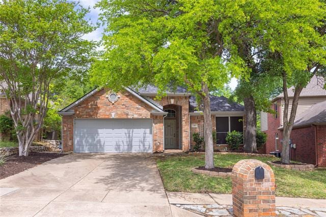 property at 2405 Pinehurst Ct