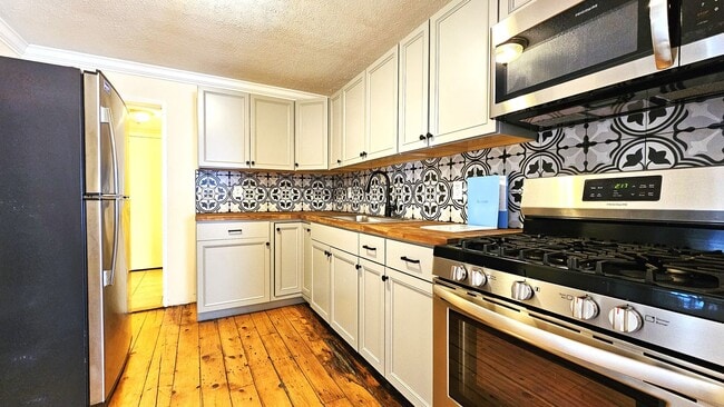 property at 284 Manhattan Dr