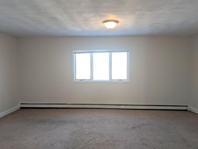 714 Broadway, Unit 4 in Somerville, MA - Foto de edificio - Building Photo