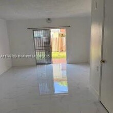 21 SW 109th Ave in Miami, FL - Building Photo - Building Photo