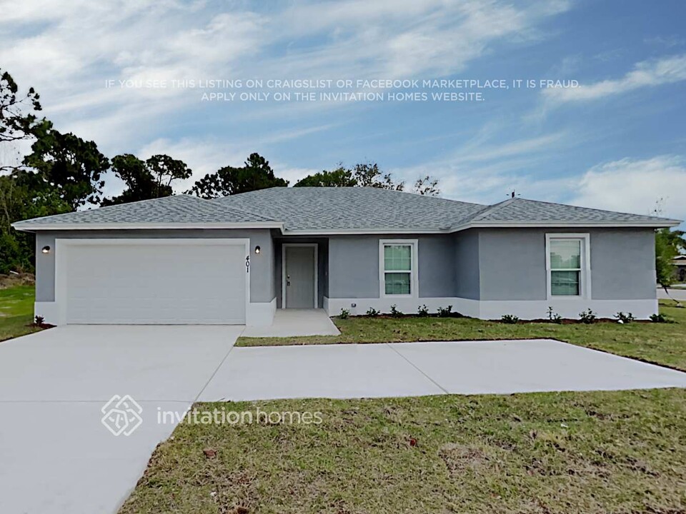 401 NE Airoso Blvd in Port St. Lucie, FL - Building Photo