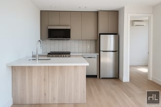 BRUCKNER BOULEVARD in Bronx, NY - Building Photo - Building Photo