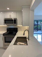 9409 Fontainebleau Blvd-Unit -112-24 in Miami, FL - Foto de edificio - Building Photo