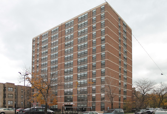 Spring Grove Apartments in Chicago, IL - Foto de edificio - Building Photo