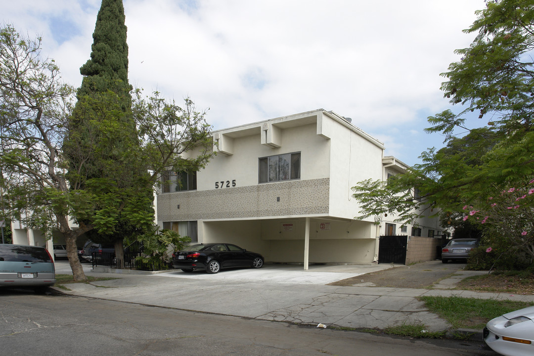 5725 Camerford Ave in Los Angeles, CA - Building Photo