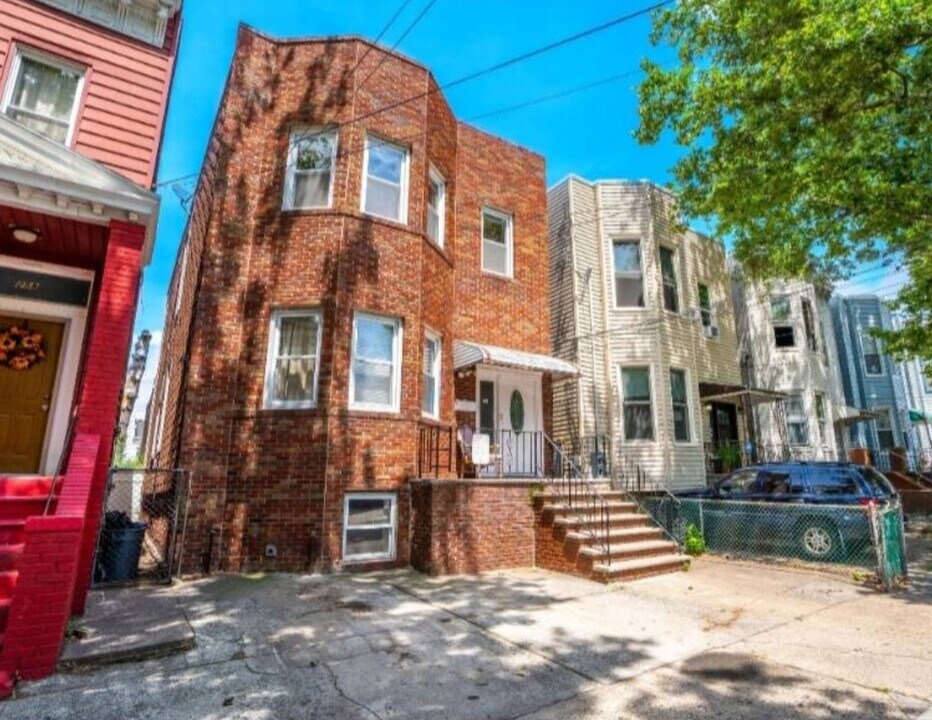 256 Bowers St in Jersey City, NJ - Building Photo