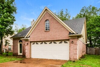 2241 Lake Hill Ct in Memphis, TN - Building Photo - Building Photo